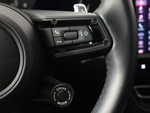 Certified 2026 Porsche Macan AWD/4WD image 15