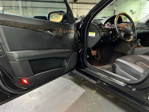 Used 2008 Mercedes-Benz E 350 4MATIC Sedan image 19
