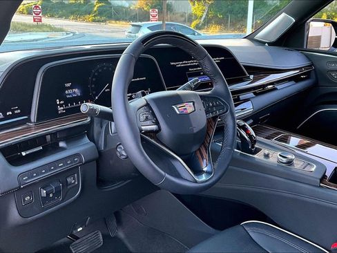 Used 2024 Cadillac Escalade Premium Luxury w/ Performance Package image 16