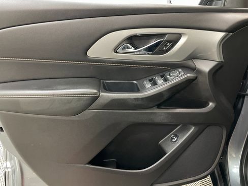 Used 2021 Chevrolet Traverse LT image 21