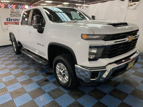 Used 2024 Chevrolet Silverado 2500 LT image 7
