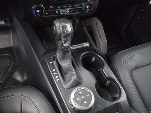 New 2025 Ford Bronco Badlands image 9