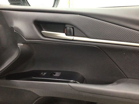 Used 2025 Toyota Camry SE image 29