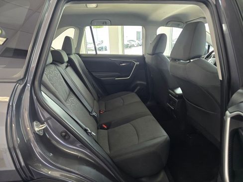 Used 2022 Toyota RAV4 XLE image 40