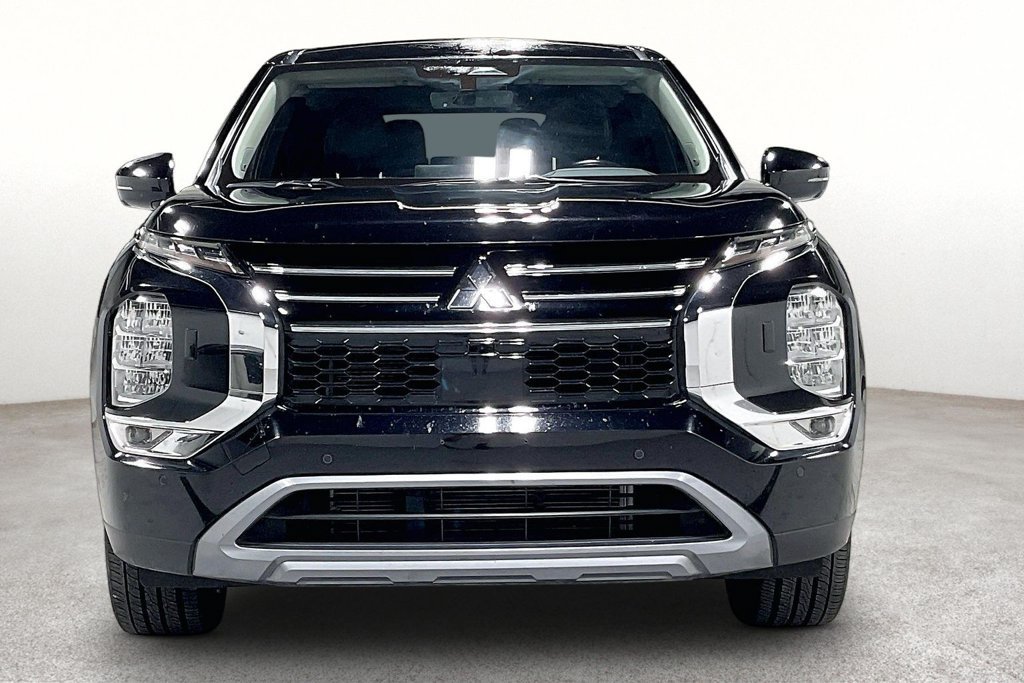 Used 2025 Mitsubishi Outlander SE AWD/4WD image 4