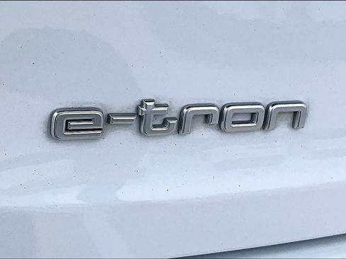 Used 2021 Audi e-tron Premium Plus AWD/4WD image 29