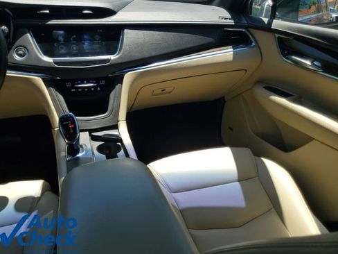 Used 2019 Cadillac XT5 FWD image 17