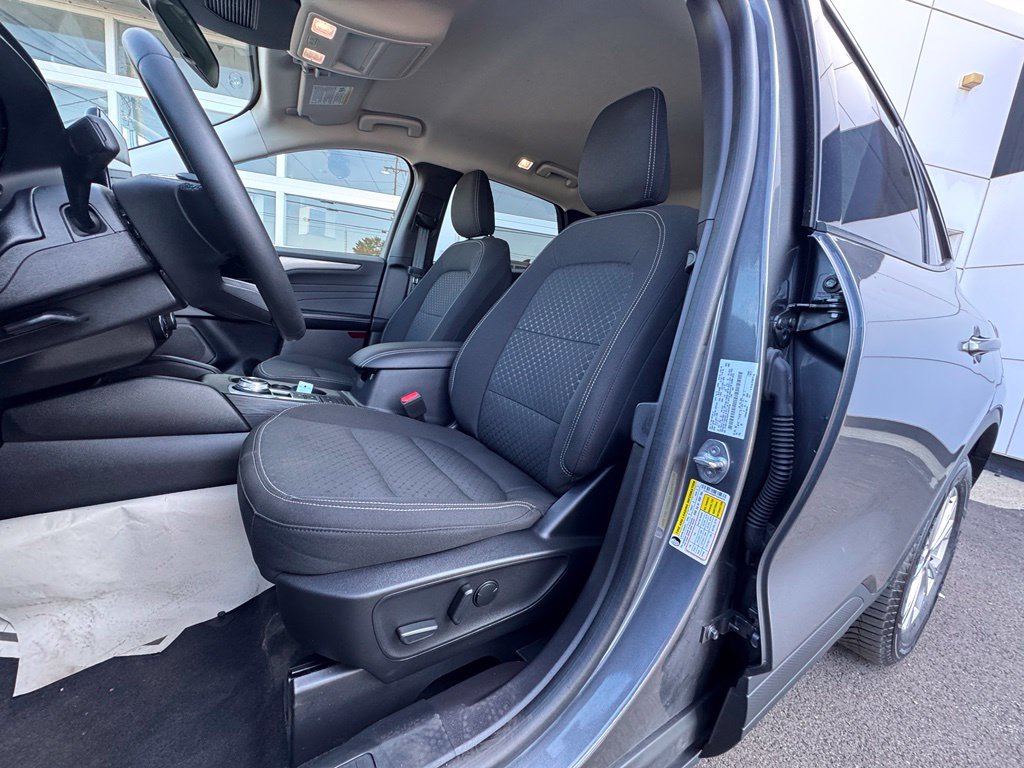 Used 2023 Ford Escape Active w/ Cold Weather Package FWD image 14