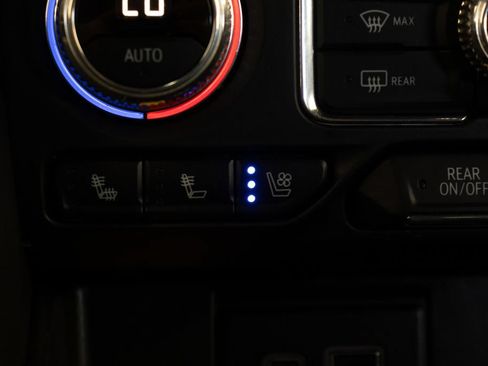 Used 2024 GMC Yukon AT4 w/ Technology Package AWD/4WD image 35