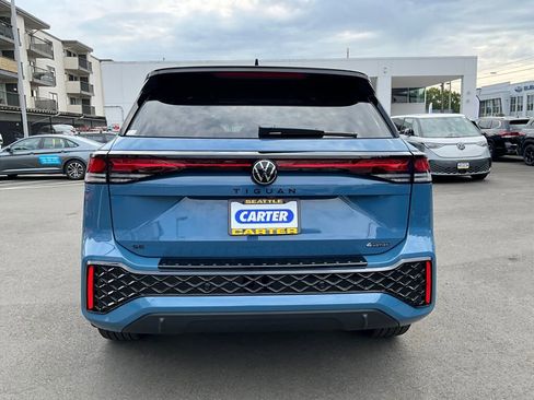 New 2025 Volkswagen Tiguan SE R-Line image 7