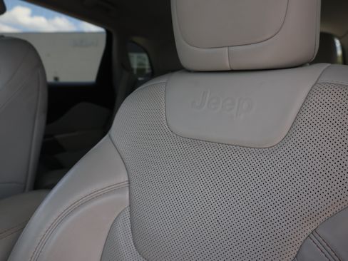 Used 2020 Jeep Cherokee Limited FWD image 7