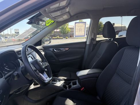 Used 2020 Nissan Rogue SV FWD image 18