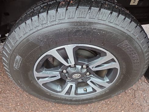 Certified 2016 Toyota Tacoma TRD Sport w/ Towing Package image 11