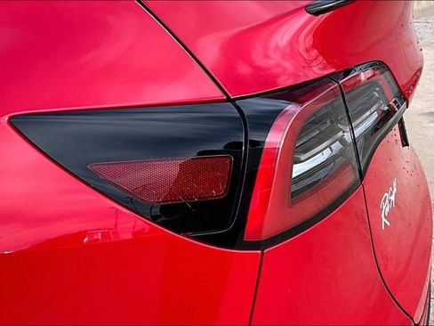 Used 2023 Tesla Model Y Performance image 22