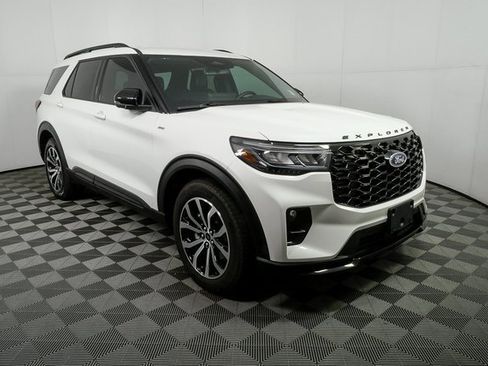 Used 2025 Ford Explorer ST-Line w/ Premium Package image 26