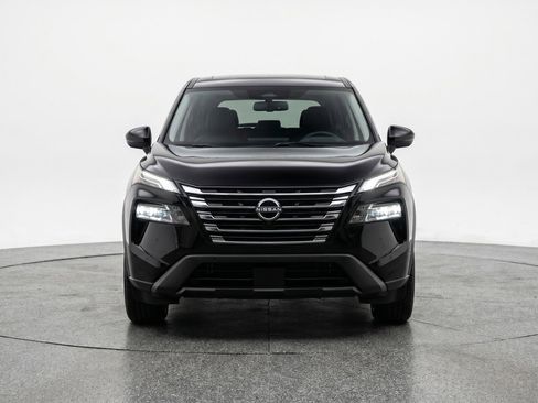 Used 2025 Nissan Rogue SV AWD/4WD image 2