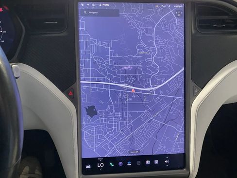 Used 2018 Tesla Model X 75D image 15