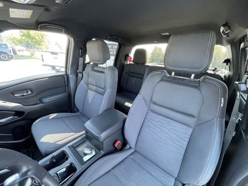 Used 2023 Nissan Frontier SV w/ Midnight Edition Package image 16