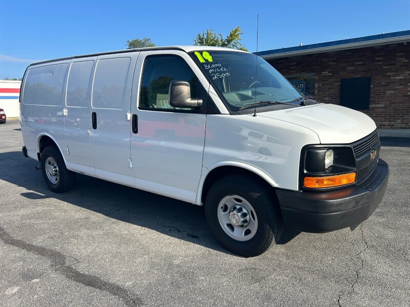 Used 2014 Chevrolet Express 2500 RWD image 1