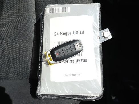 Used 2024 Nissan Rogue SV FWD image 50
