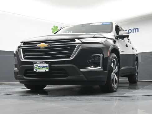 Used 2023 Chevrolet Traverse LT w/ LT Premium Package AWD/4WD image 7