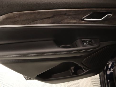 Used 2024 Jeep Grand Cherokee L Limited w/ Black Appearance Package image 19