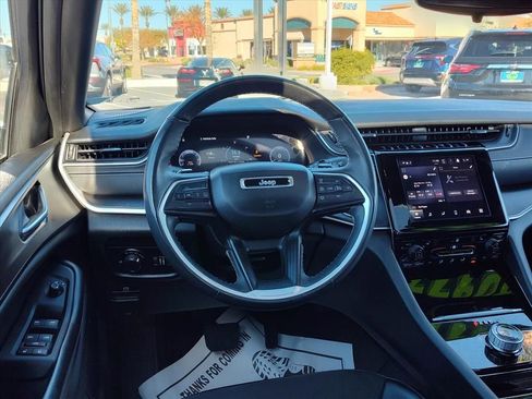 Used 2023 Jeep Grand Cherokee L Laredo image 9