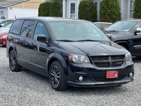 Used 2018 Dodge Grand Caravan SE FWD image 1