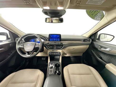 Used 2020 Ford Escape Titanium w/ Titanium Premium Package 2.0 AWD/4WD image 3