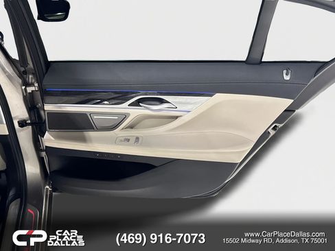 Used 2022 BMW 740i w/ Luxury Rear Seating Package RWD image 29