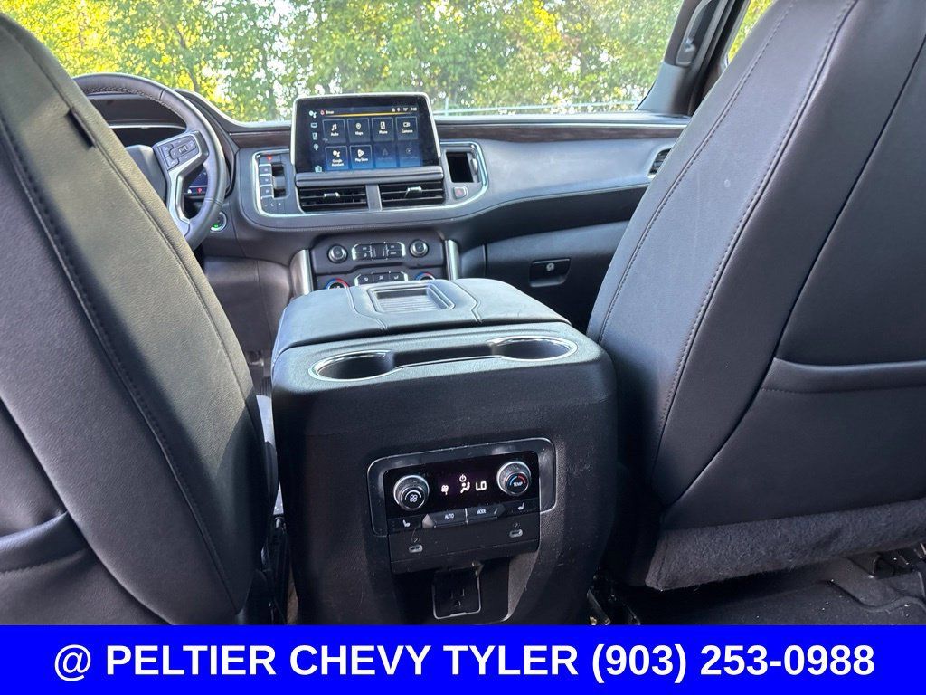 Used 2024 Chevrolet Suburban LT w/ Luxury Package RWD image 22