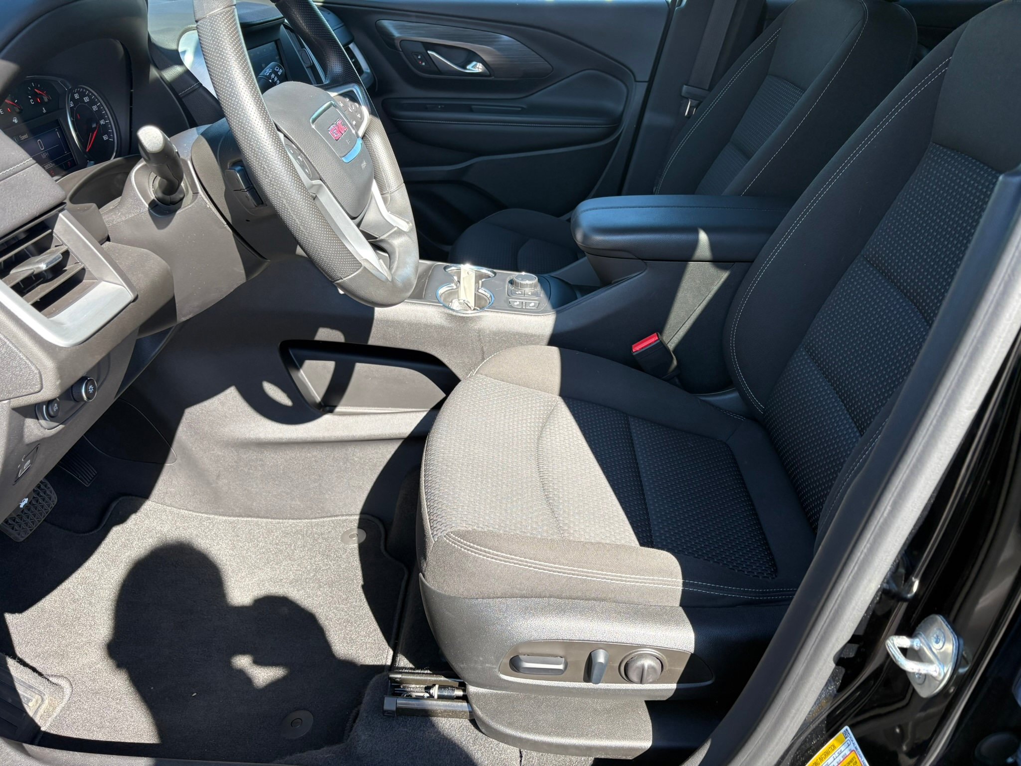 Used 2023 GMC Terrain SLE w/ Driver Convenience Package FWD image 18