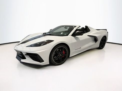 Used 2023 Chevrolet Corvette Stingray Premium Conv w/ Z51 Performance Package RWD image 3