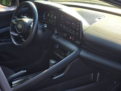 Used 2025 Hyundai Elantra Sport FWD image 8