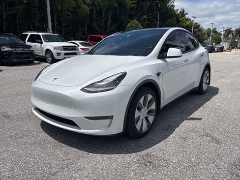 Used 2023 Tesla Model Y Long Range image 5