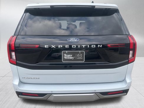 Used 2025 Ford Expedition Platinum AWD/4WD image 7