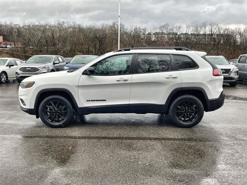 Used 2023 Jeep Cherokee Altitude Lux image 2