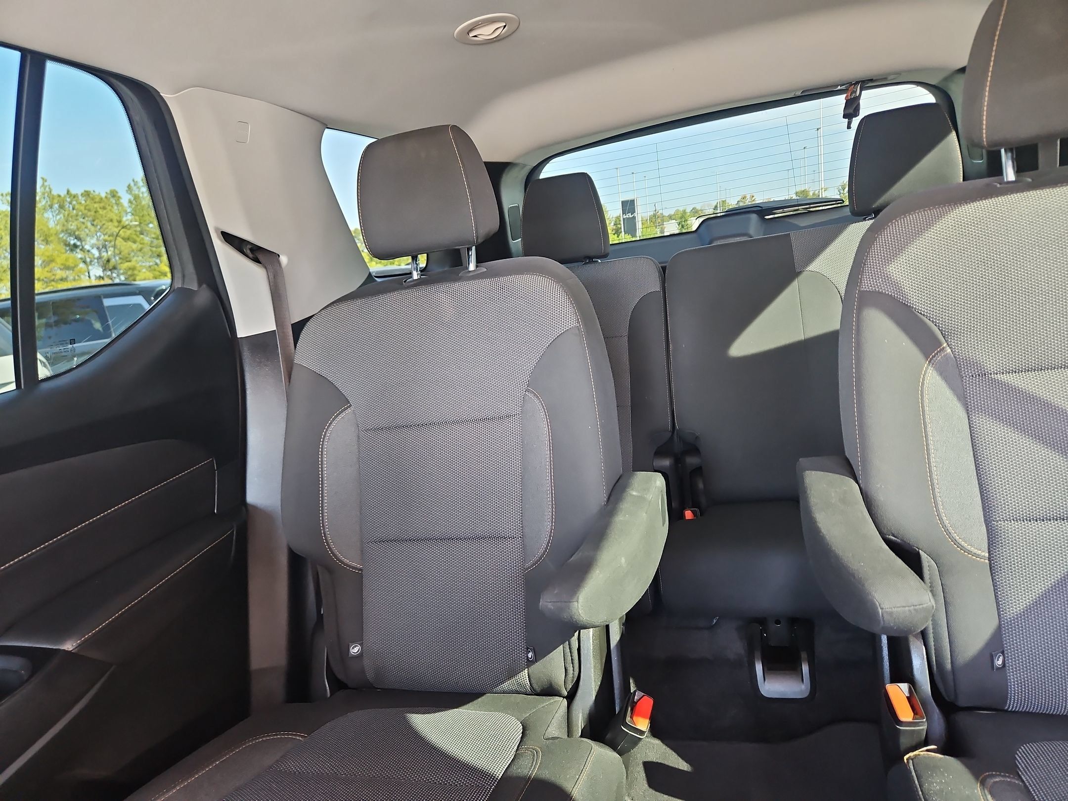 Used 2020 Chevrolet Traverse LT FWD image 12
