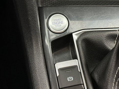 Used 2024 Volkswagen Tiguan SE image 25