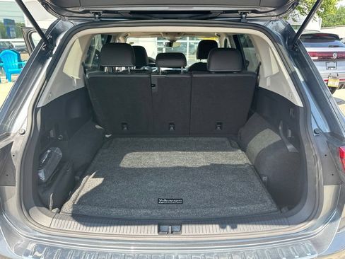 Used 2023 Volkswagen Tiguan SE w/ Panoramic Sunroof Package AWD/4WD image 31