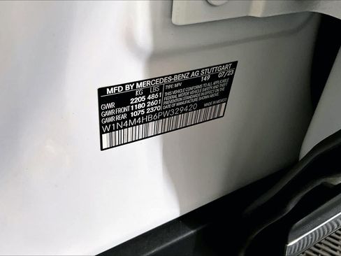 Used 2023 Mercedes-Benz GLB 250 4MATIC image 31