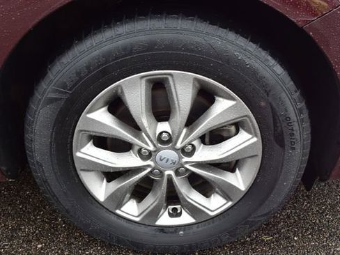 Used 2019 Kia Sedona LX image 43