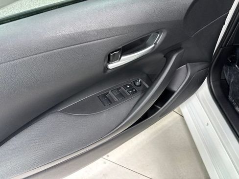 Used 2021 Toyota Corolla LE w/ LE Convenience Package FWD image 9