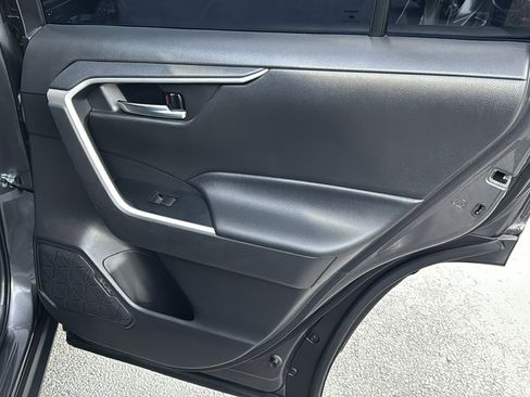 Used 2021 Toyota RAV4 XLE Premium image 20