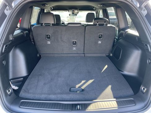New 2026 Jeep Grand Cherokee Limited RWD image 12
