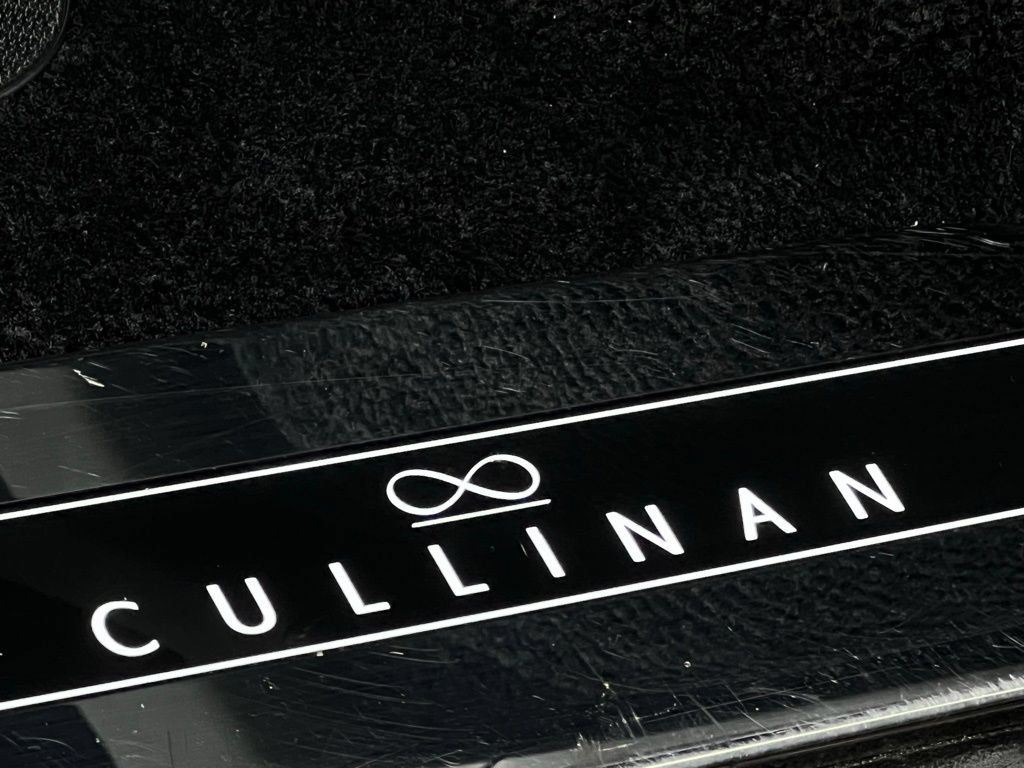 Certified 2024 Rolls-Royce Cullinan Black Badge AWD/4WD image 23