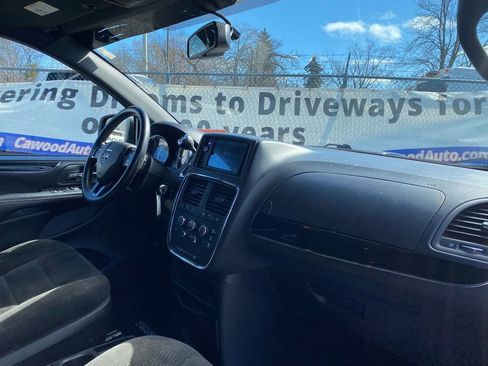 Used 2016 Dodge Grand Caravan SE image 15