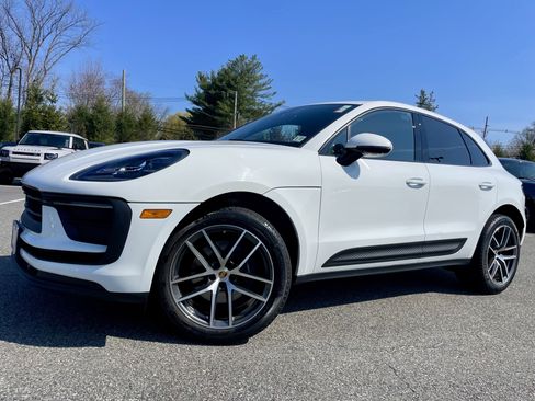Used 2022 Porsche Macan AWD/4WD image 35