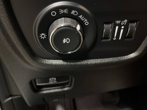 Used 2025 Jeep Grand Cherokee L Limited w/ Black Appearance Package AWD/4WD image 19