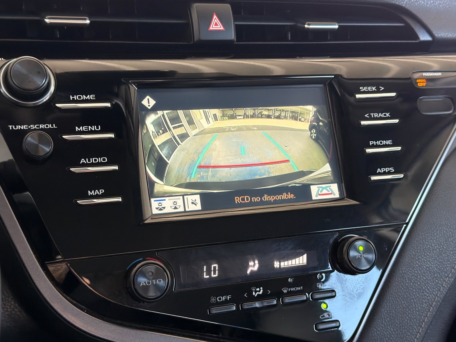 Used 2019 Toyota Camry SE w/ Convenience Package FWD image 16